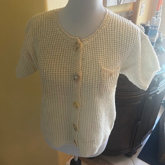 Beautiful, beige sweater, possibly homemade. Size small - Picture 3 of 6